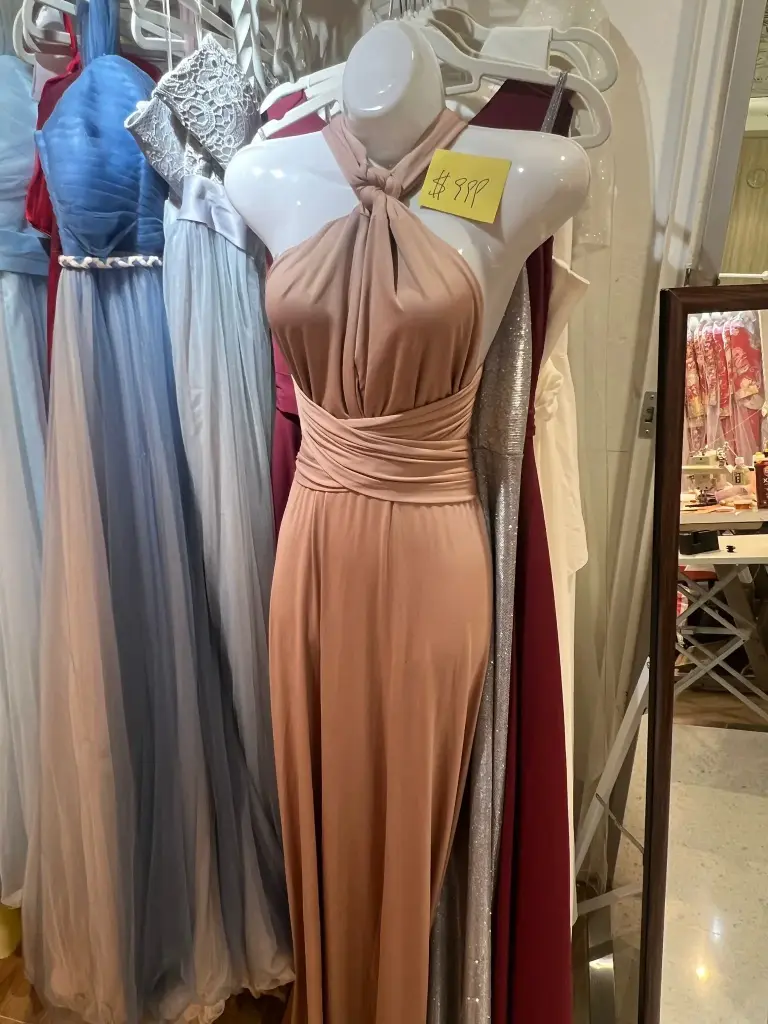 蜜桃垂墜掛脖晚裝