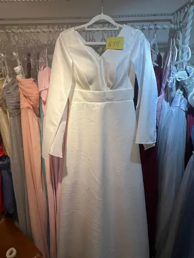 雪白簡約V領長袖禮服